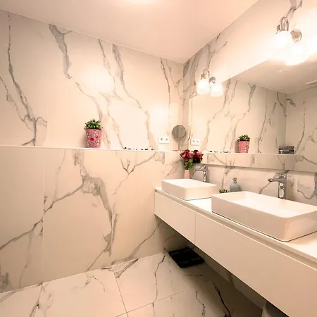 Oasis - La Rambla Hostel Barcelona