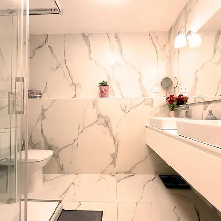 Oasis - La Rambla Hostel